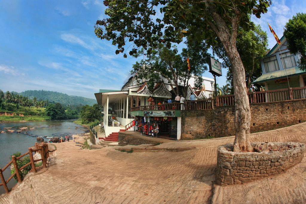 Hotel Pinnalanda Pinnawala  Exterior photo